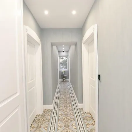 The Duke Luxury Split